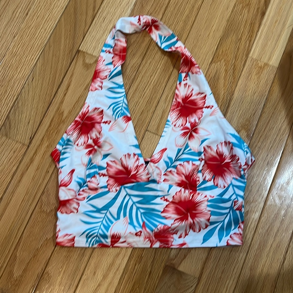 🌸Floral print halter style crop top